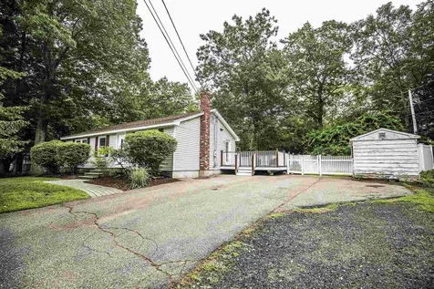 82 Riverside Drive Fremont NH 03044