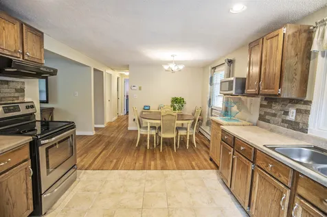 82 Riverside Drive Fremont NH 03044
