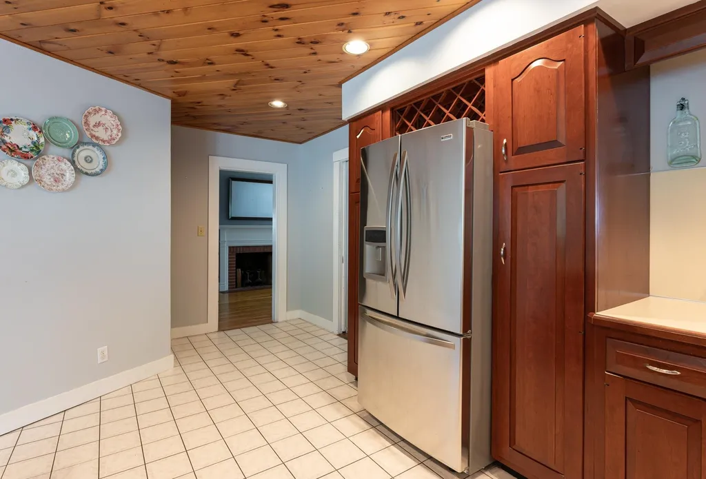 17 Courtland Street Nashua NH 03064