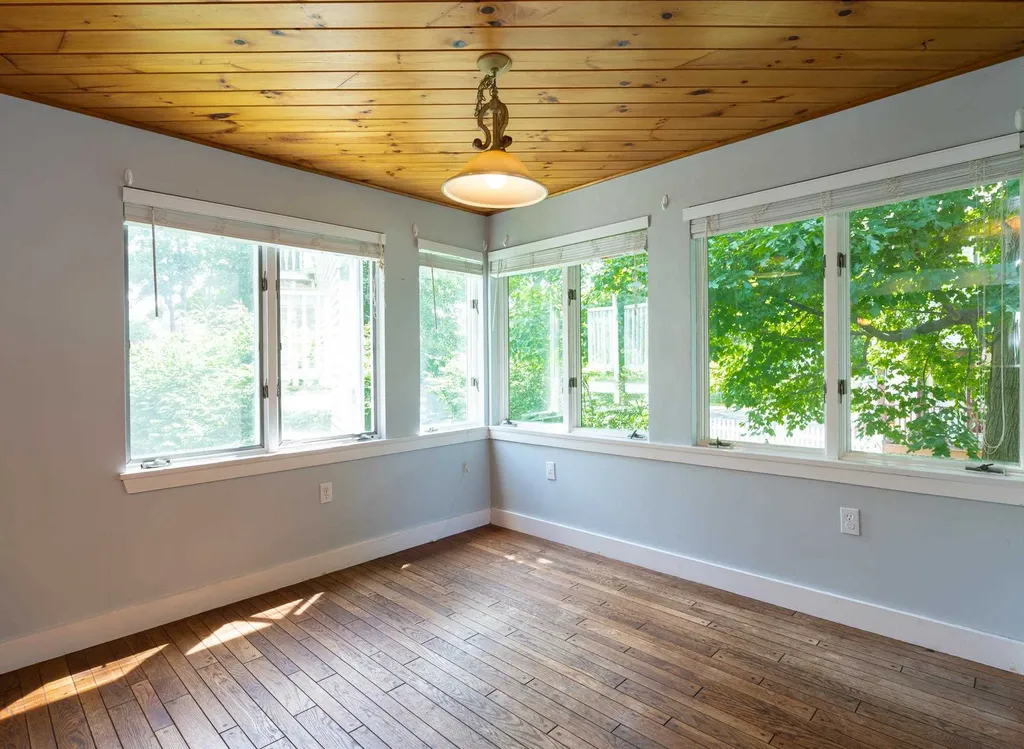 17 Courtland Street Nashua NH 03064