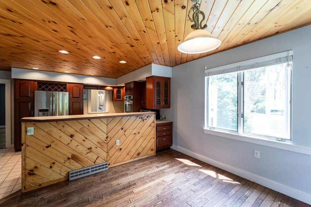 17 Courtland Street Nashua NH 03064