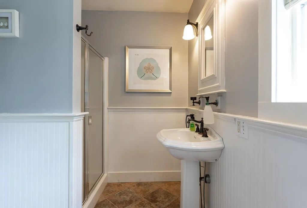 17 Courtland Street Nashua NH 03064