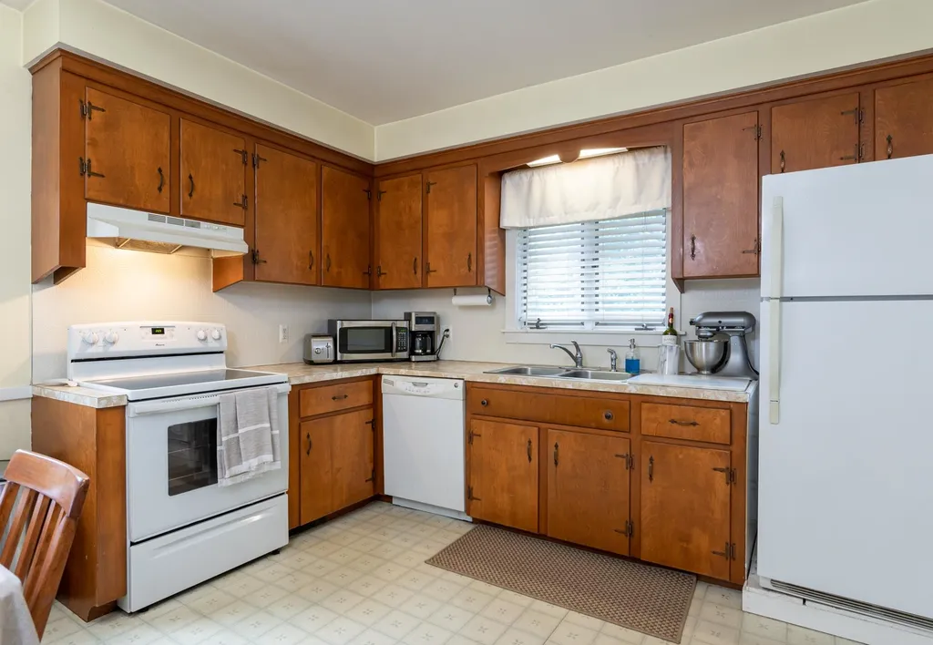 17 Courtland Street Nashua NH 03064