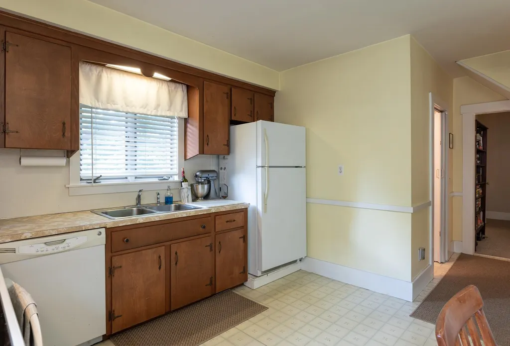 17 Courtland Street Nashua NH 03064