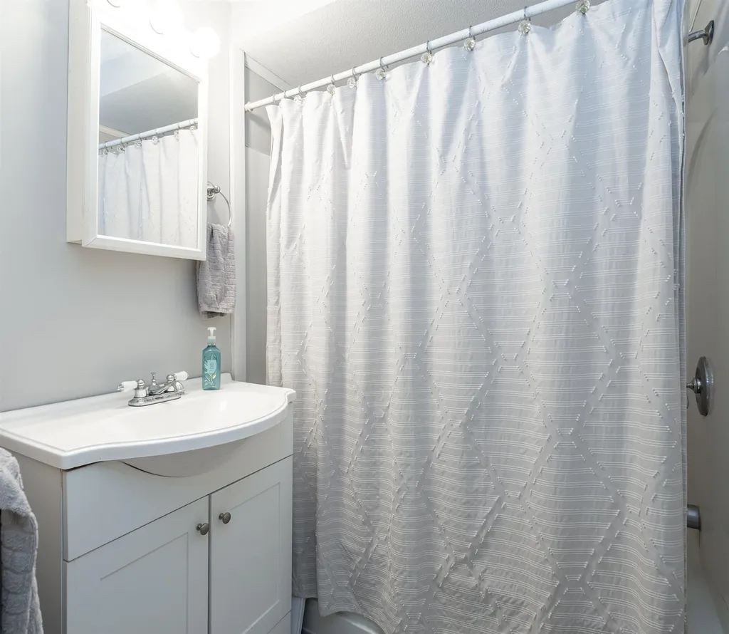17 Courtland Street Nashua NH 03064