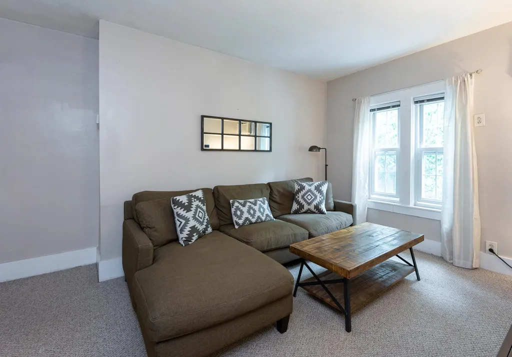 17 Courtland Street Nashua NH 03064