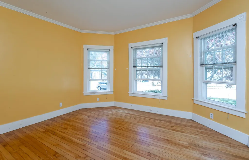 17 Courtland Street Nashua NH 03064