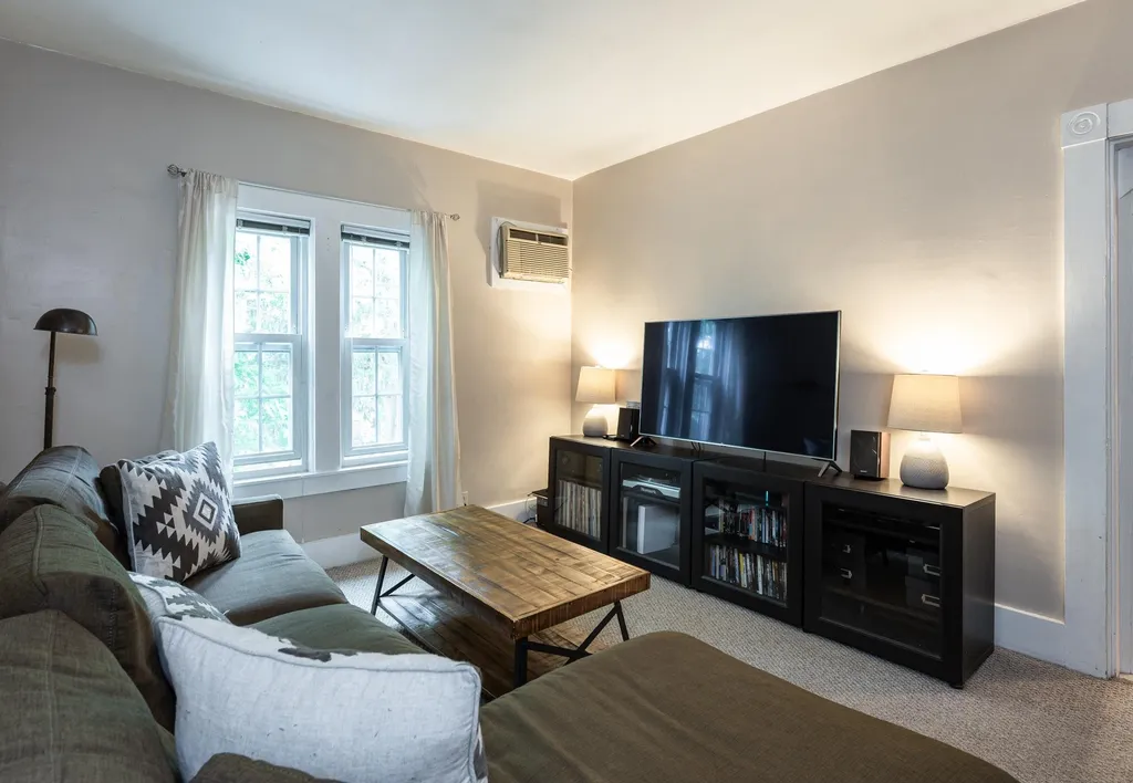 17 Courtland Street Nashua NH 03064