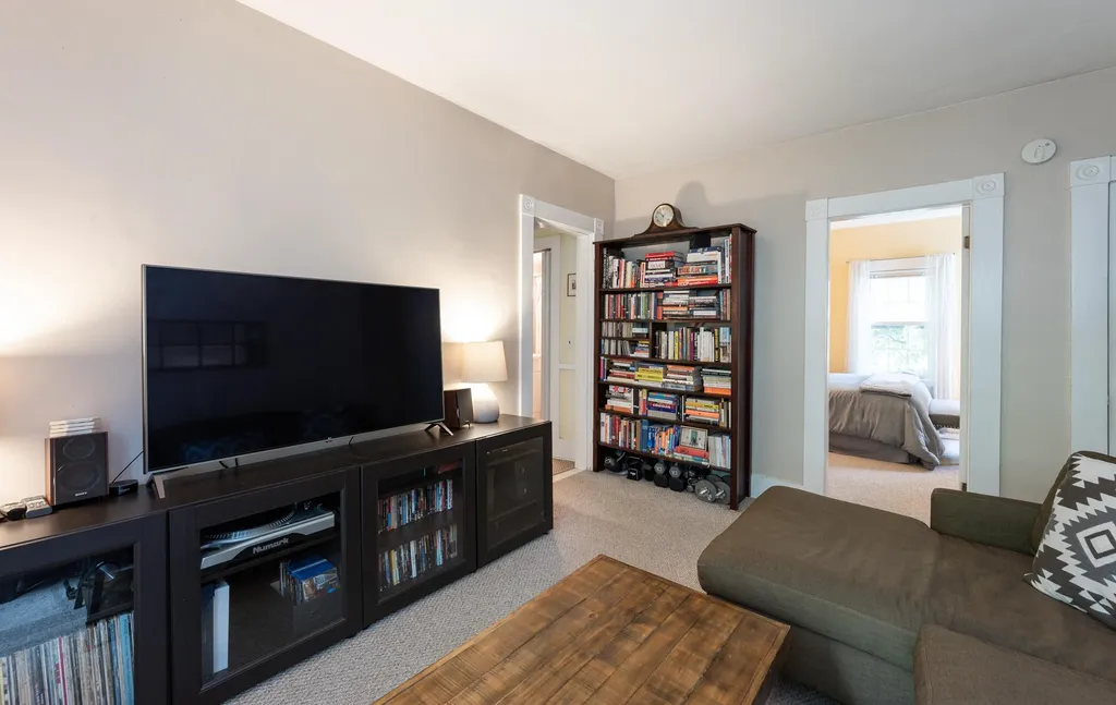 17 Courtland Street Nashua NH 03064