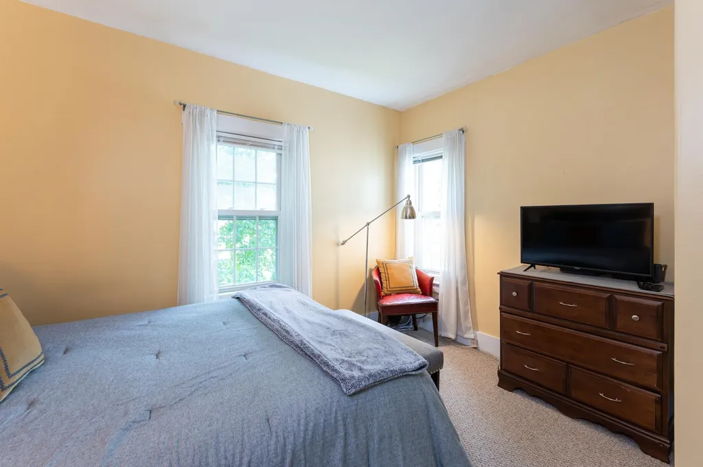 17 Courtland Street Nashua NH 03064