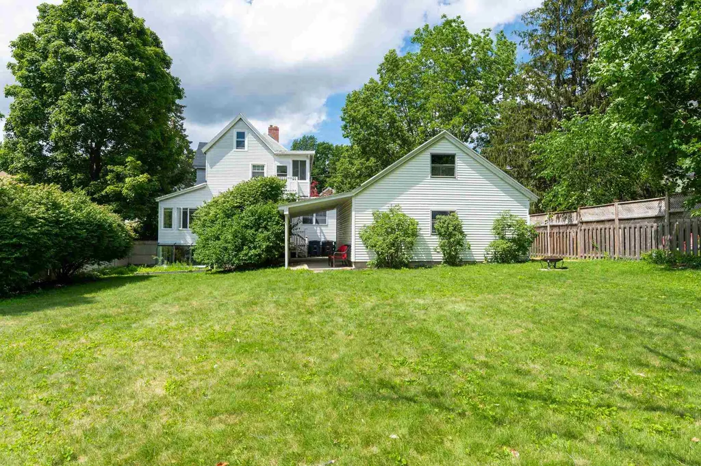 17 Courtland Street Nashua NH 03064