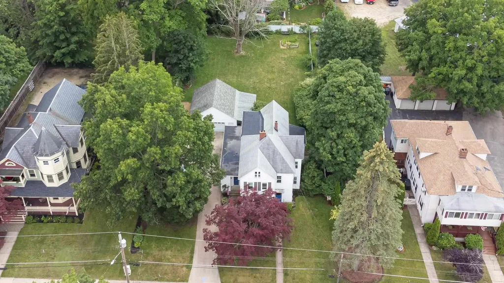 17 Courtland Street Nashua NH 03064