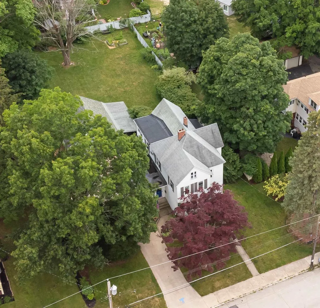 17 Courtland Street Nashua NH 03064