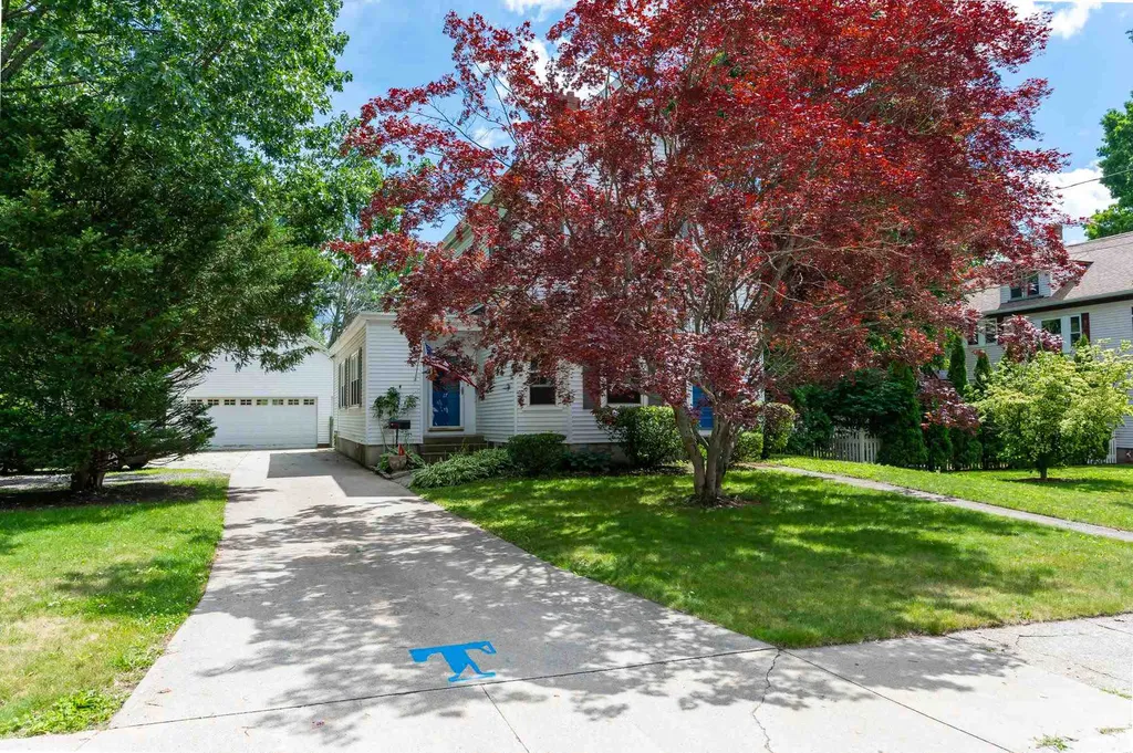 17 Courtland Street Nashua NH 03064