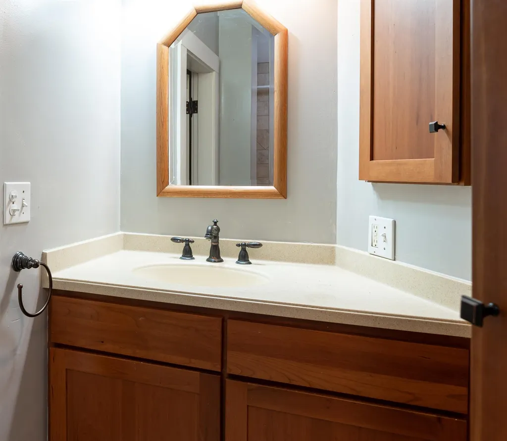 17 Courtland Street Nashua NH 03064