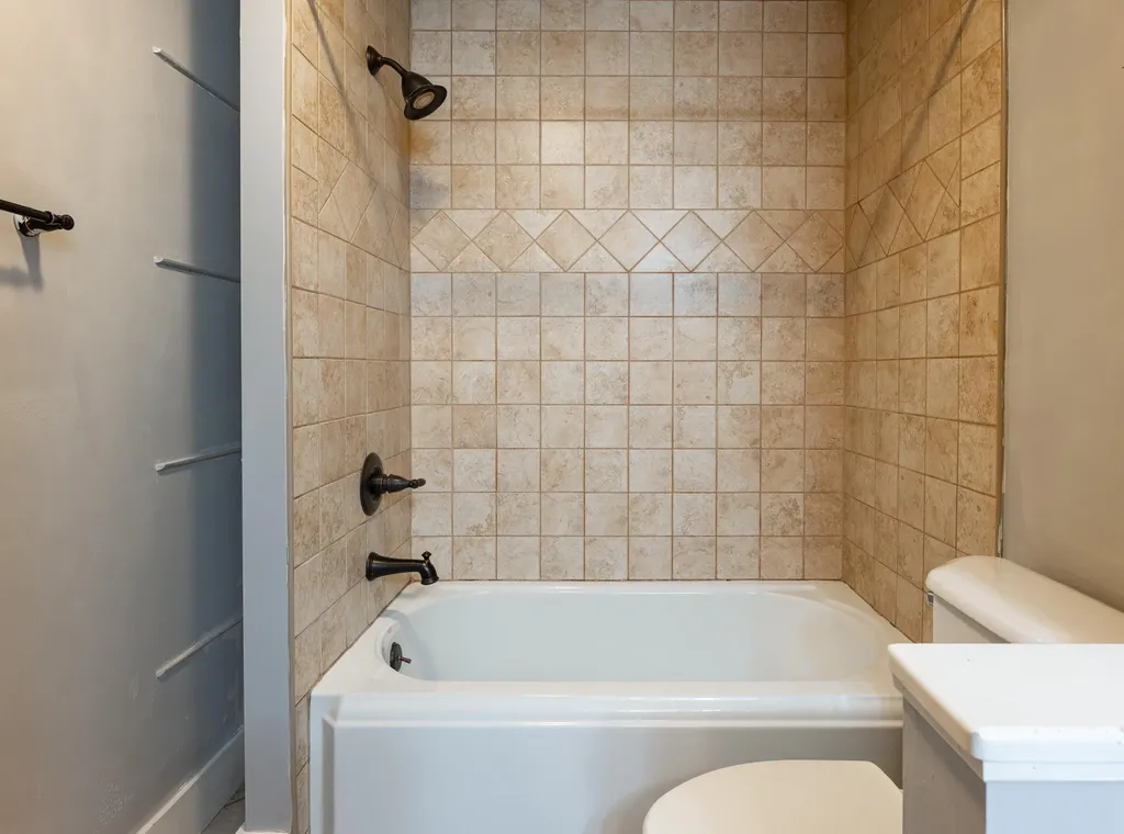 17 Courtland Street Nashua NH 03064