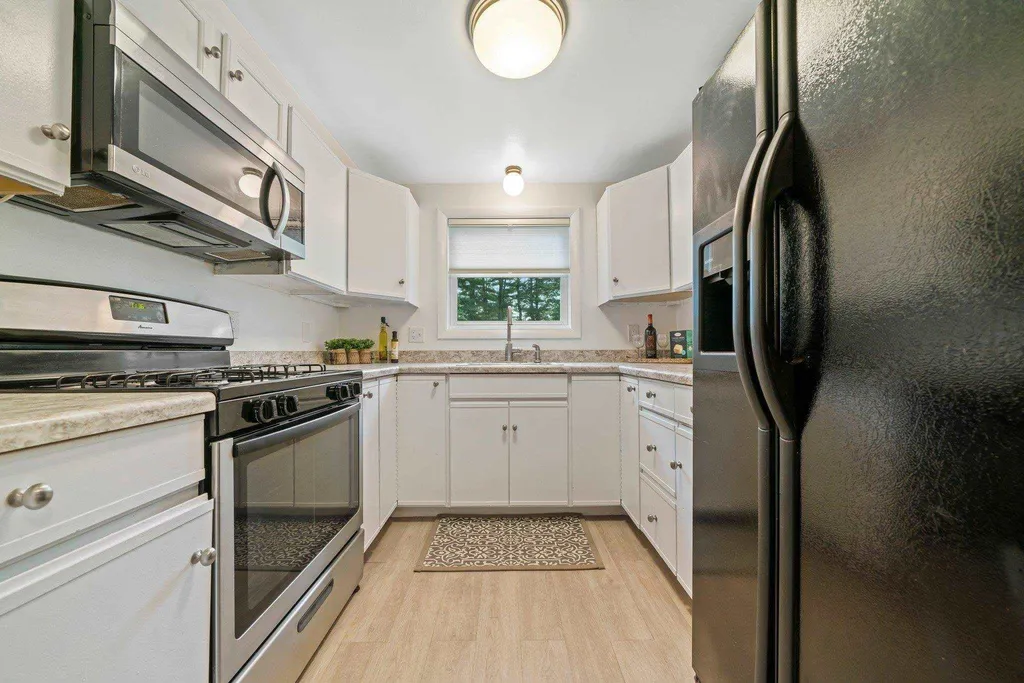 157 High Range Road Londonderry NH 03053