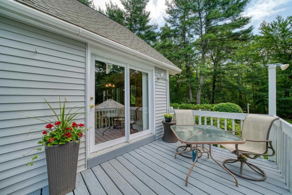 157 High Range Road Londonderry NH 03053