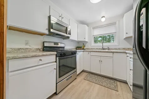 157 High Range Road Londonderry NH 03053