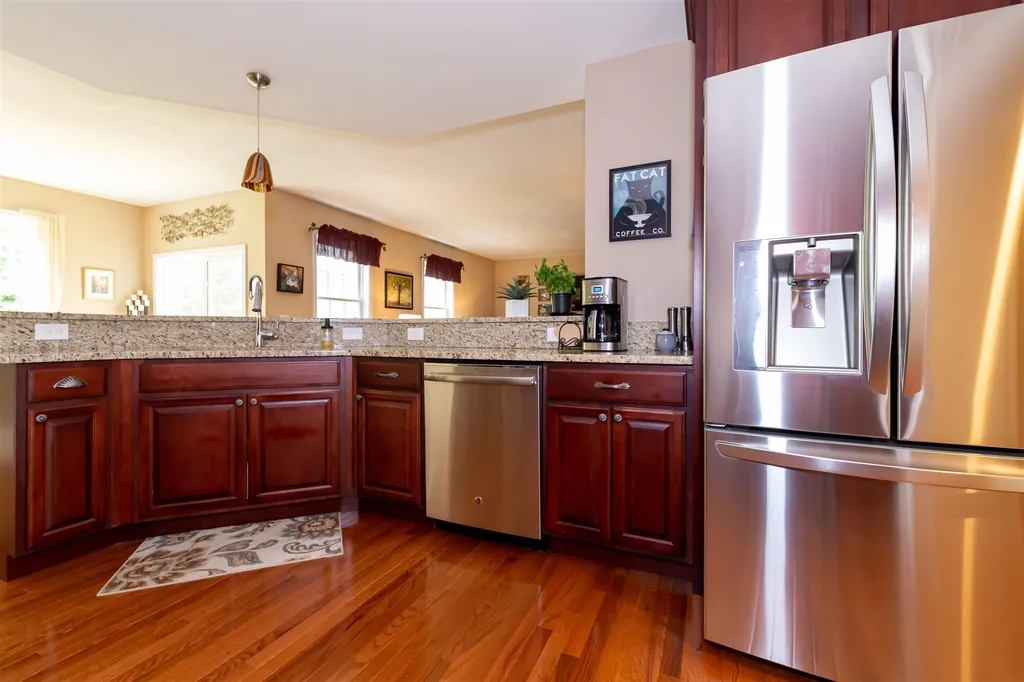 27 Nathaniel Way Auburn NH 03032
