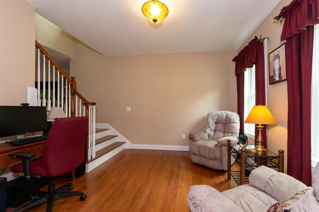 27 Nathaniel Way Auburn NH 03032