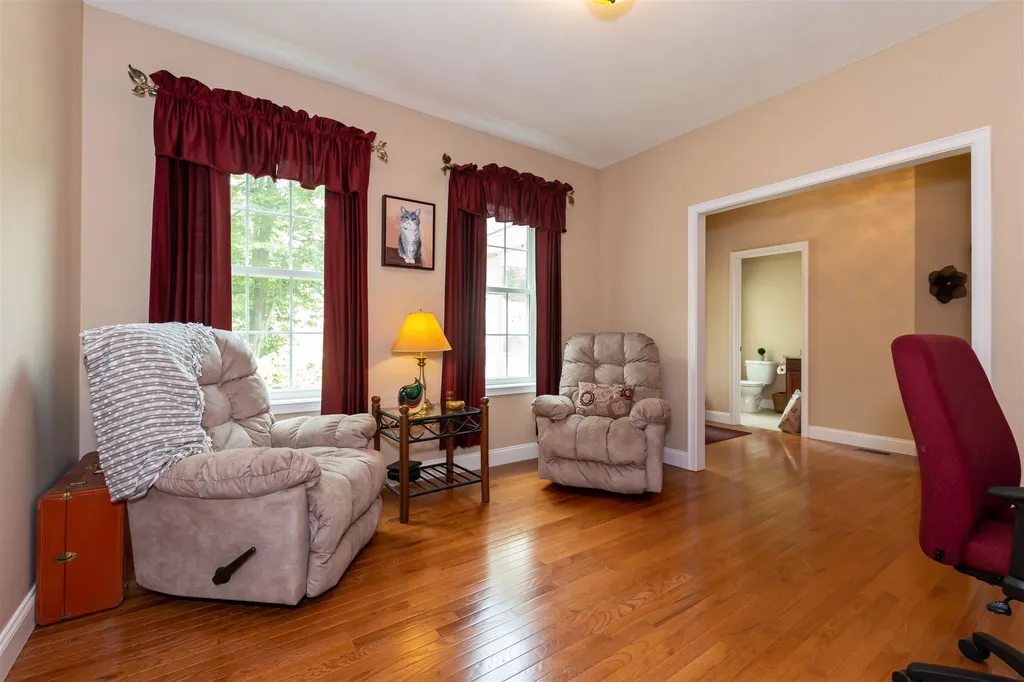 27 Nathaniel Way Auburn NH 03032
