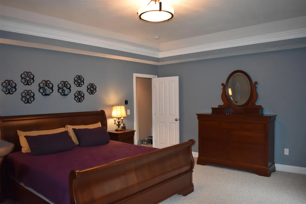27 Nathaniel Way Auburn NH 03032