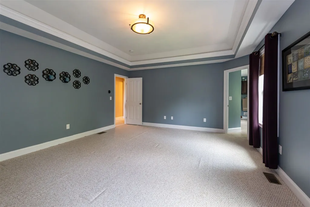 27 Nathaniel Way Auburn NH 03032