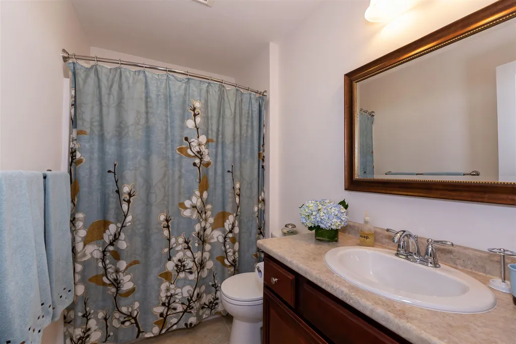 27 Nathaniel Way Auburn NH 03032