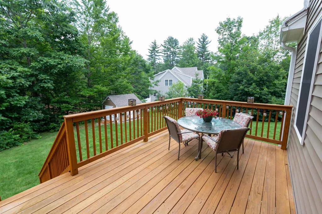 27 Nathaniel Way Auburn NH 03032