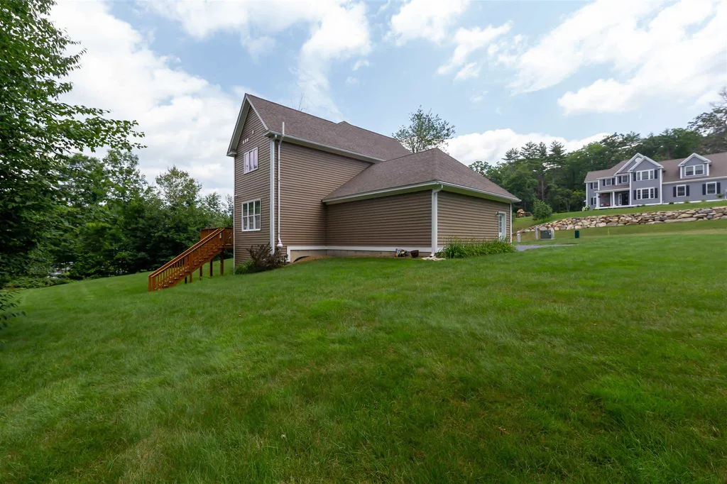 27 Nathaniel Way Auburn NH 03032