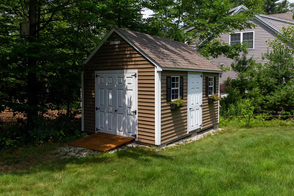 27 Nathaniel Way Auburn NH 03032