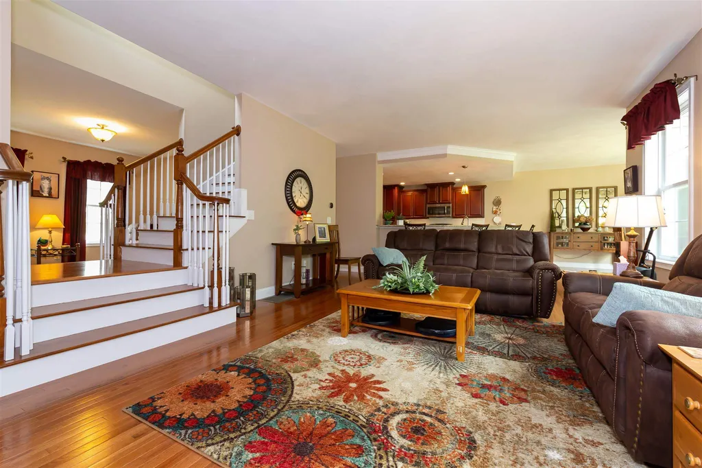 27 Nathaniel Way Auburn NH 03032