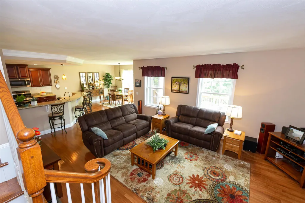 27 Nathaniel Way Auburn NH 03032