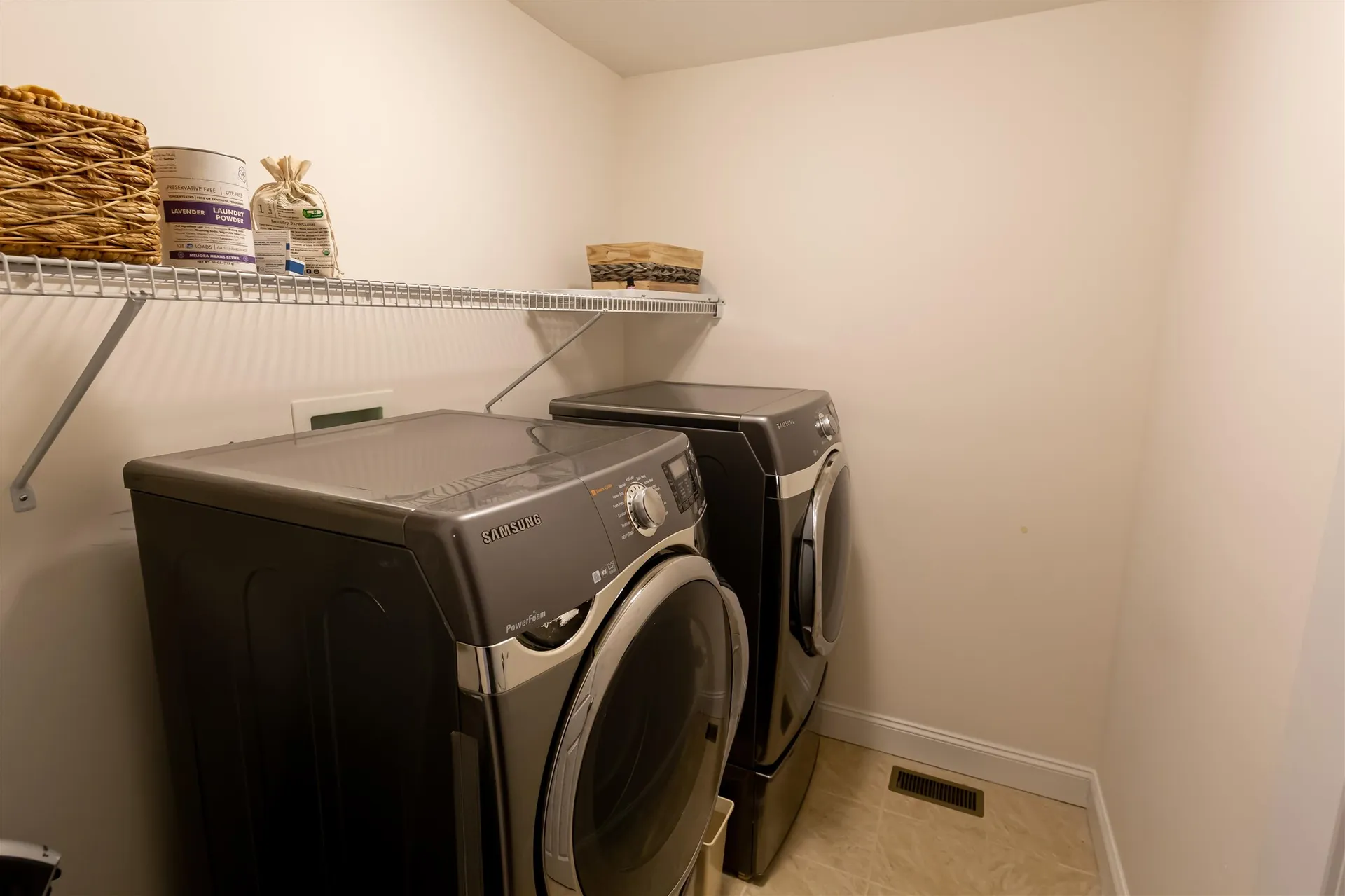 27 Nathaniel Way Auburn NH 03032