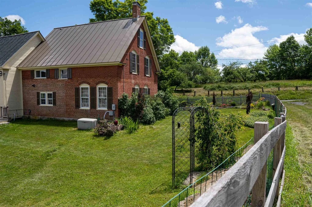 271 Whitney Hill Road Tunbridge VT 05077