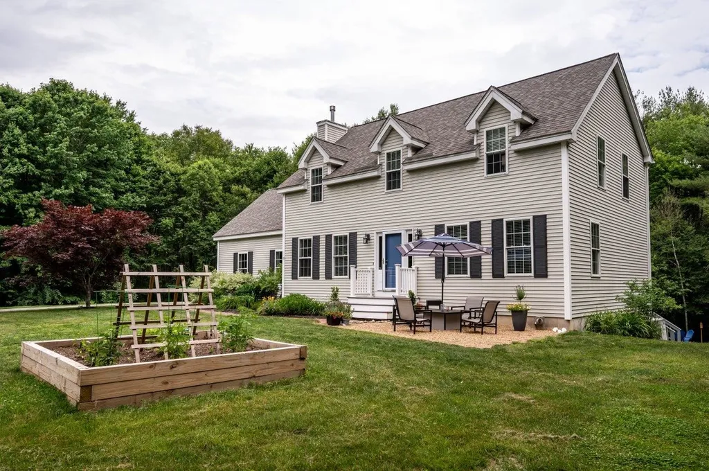 18 Elder Osborne Drive Lee NH 03861
