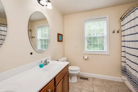 18 Elder Osborne Drive Lee NH 03861