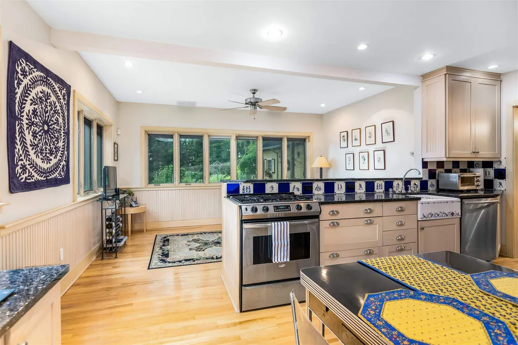 18 Beech Street Burlington VT 05401