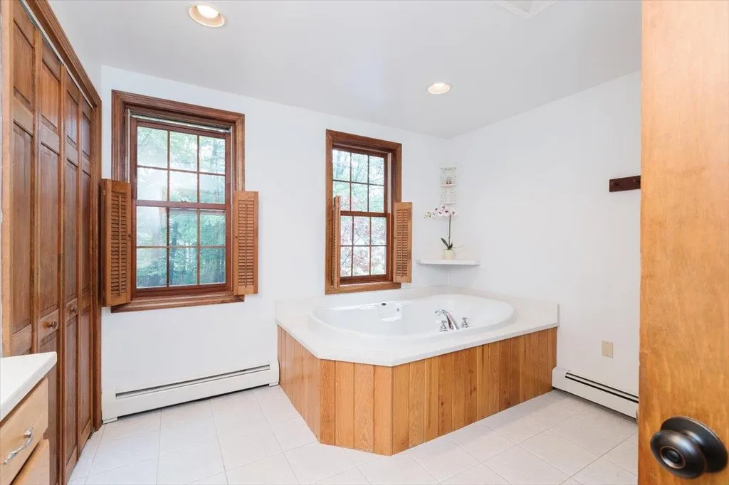 16 River Bend Circle Exeter NH 03833