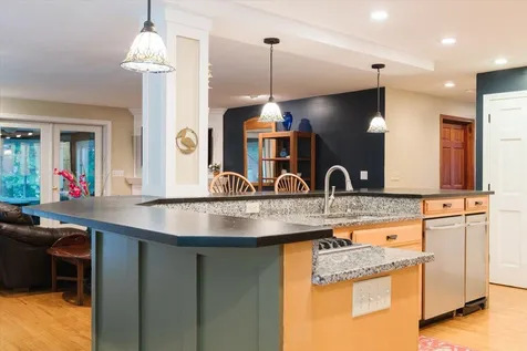 16 River Bend Circle Exeter NH 03833