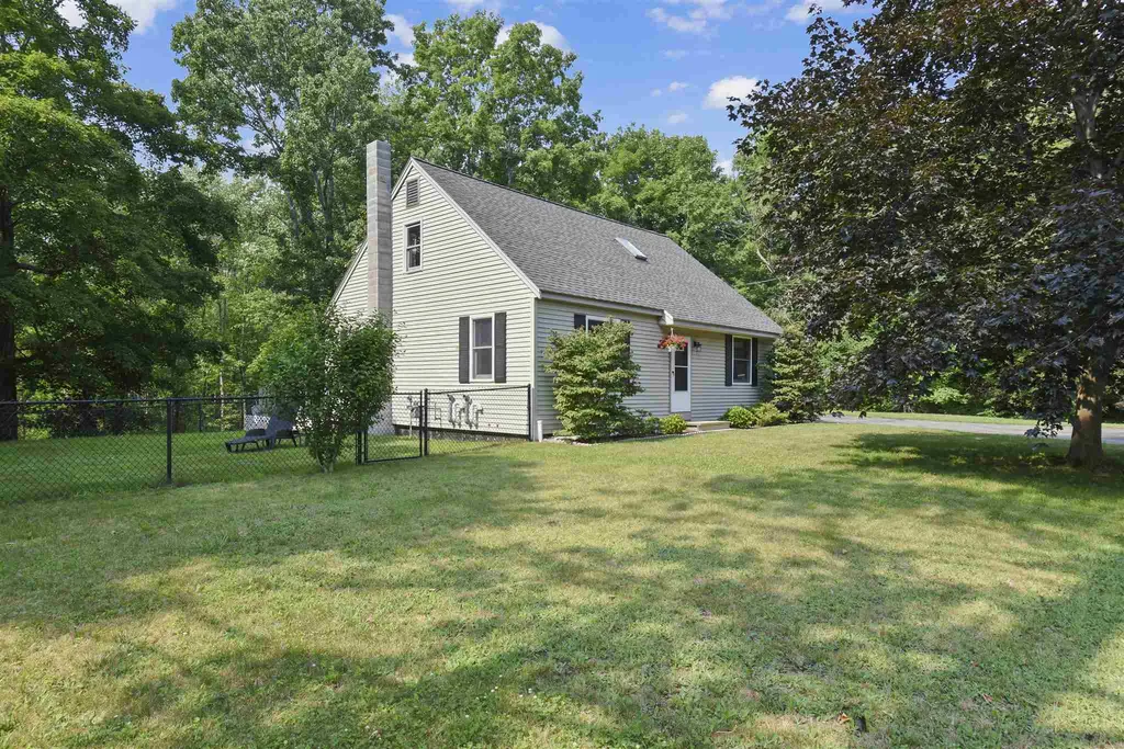 1 Weare Road Hampton Falls NH 03844