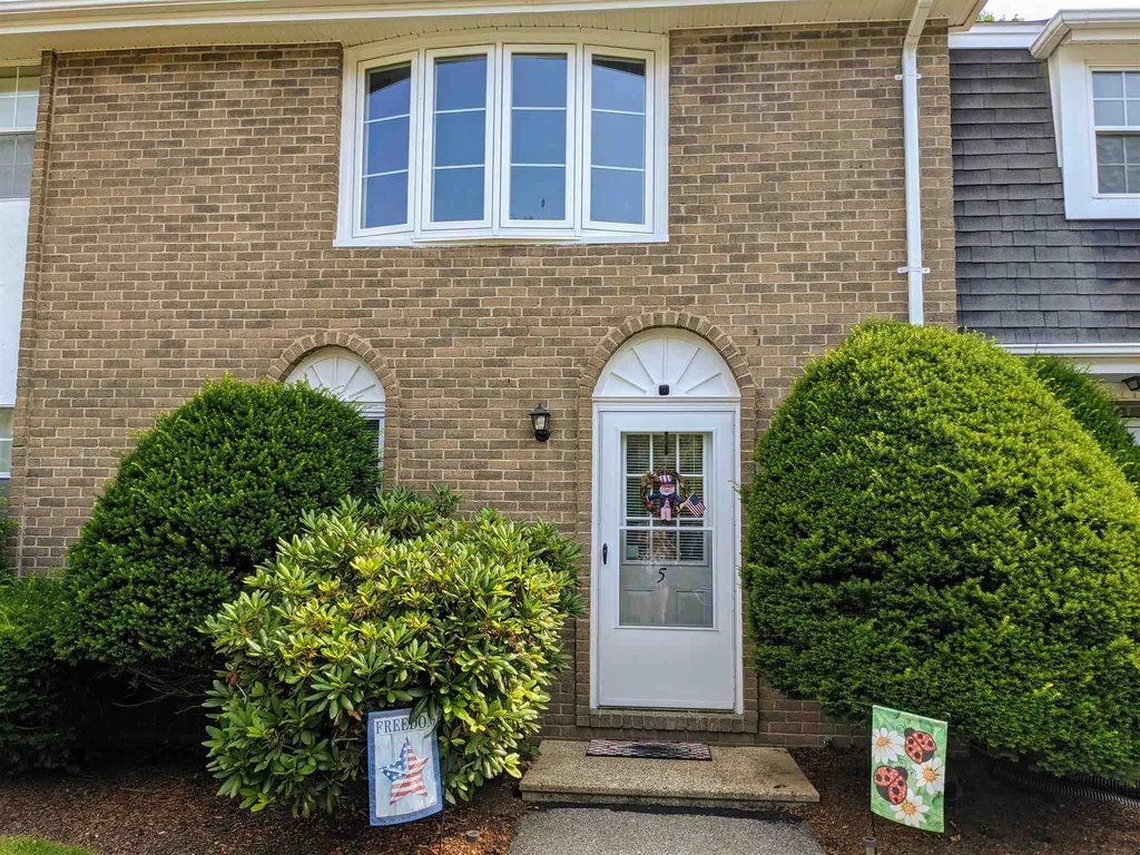 5 Fieldstone Drive Londonderry NH 03053
