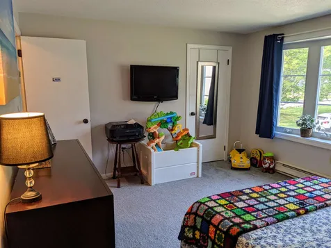 5 Fieldstone Drive Londonderry NH 03053