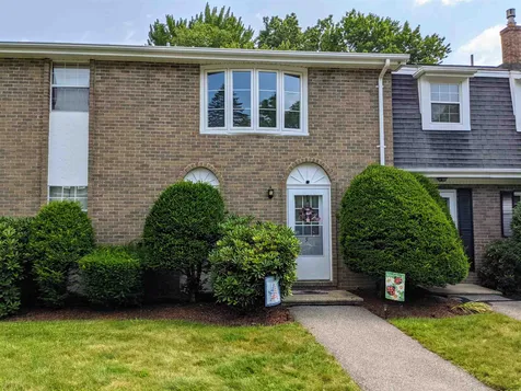 5 Fieldstone Drive Londonderry NH 03053