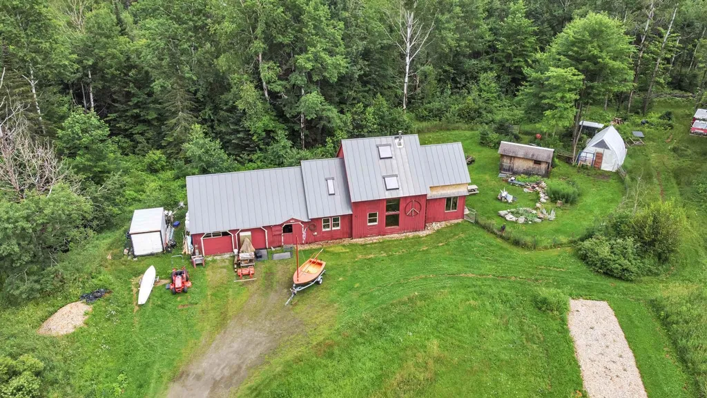 352 Applewood Road Warren VT 05674