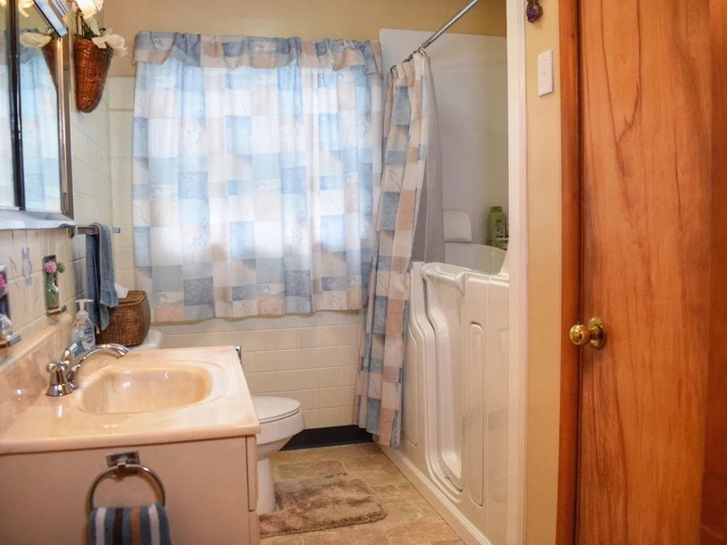 62 Linden Terrace Burlington VT 05401