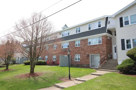73 East Broadway Street Derry NH 03102