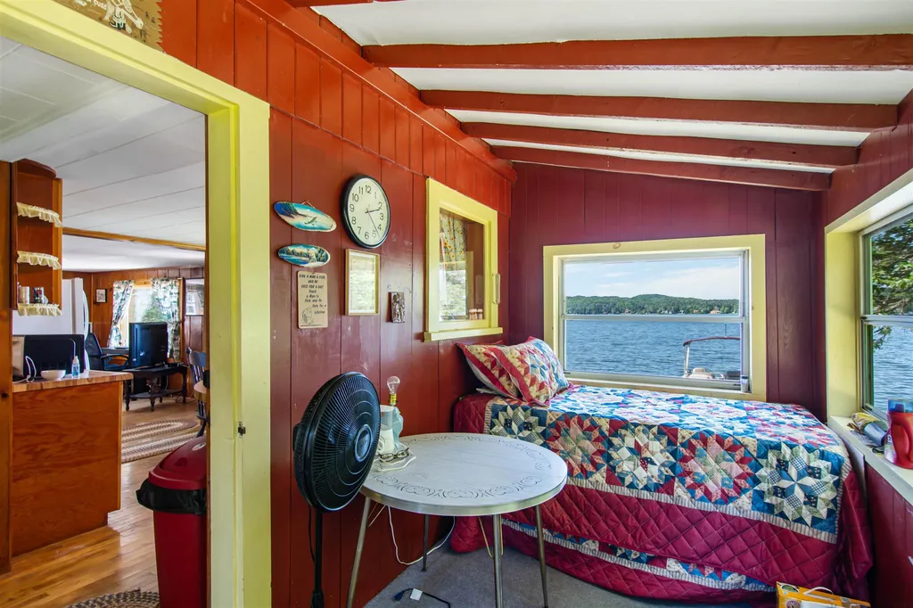11 Hawes Road Pittsburg NH 03592