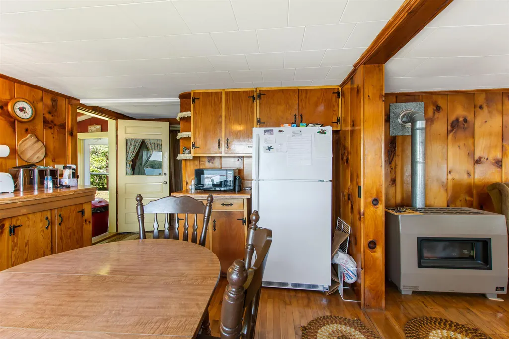 11 Hawes Road Pittsburg NH 03592
